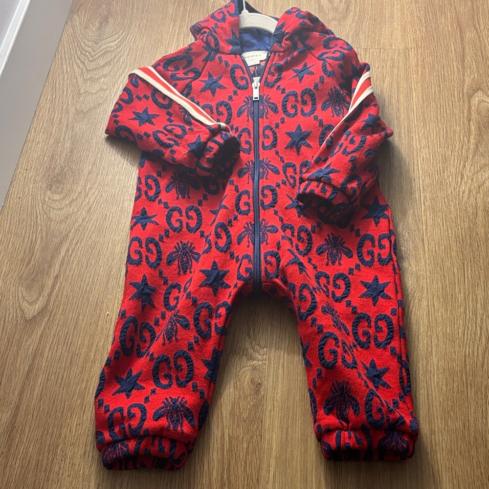 Gucci Kids Red and Navy Star Print Footie